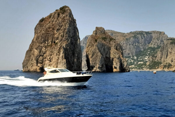 Yacht excursions to Capri